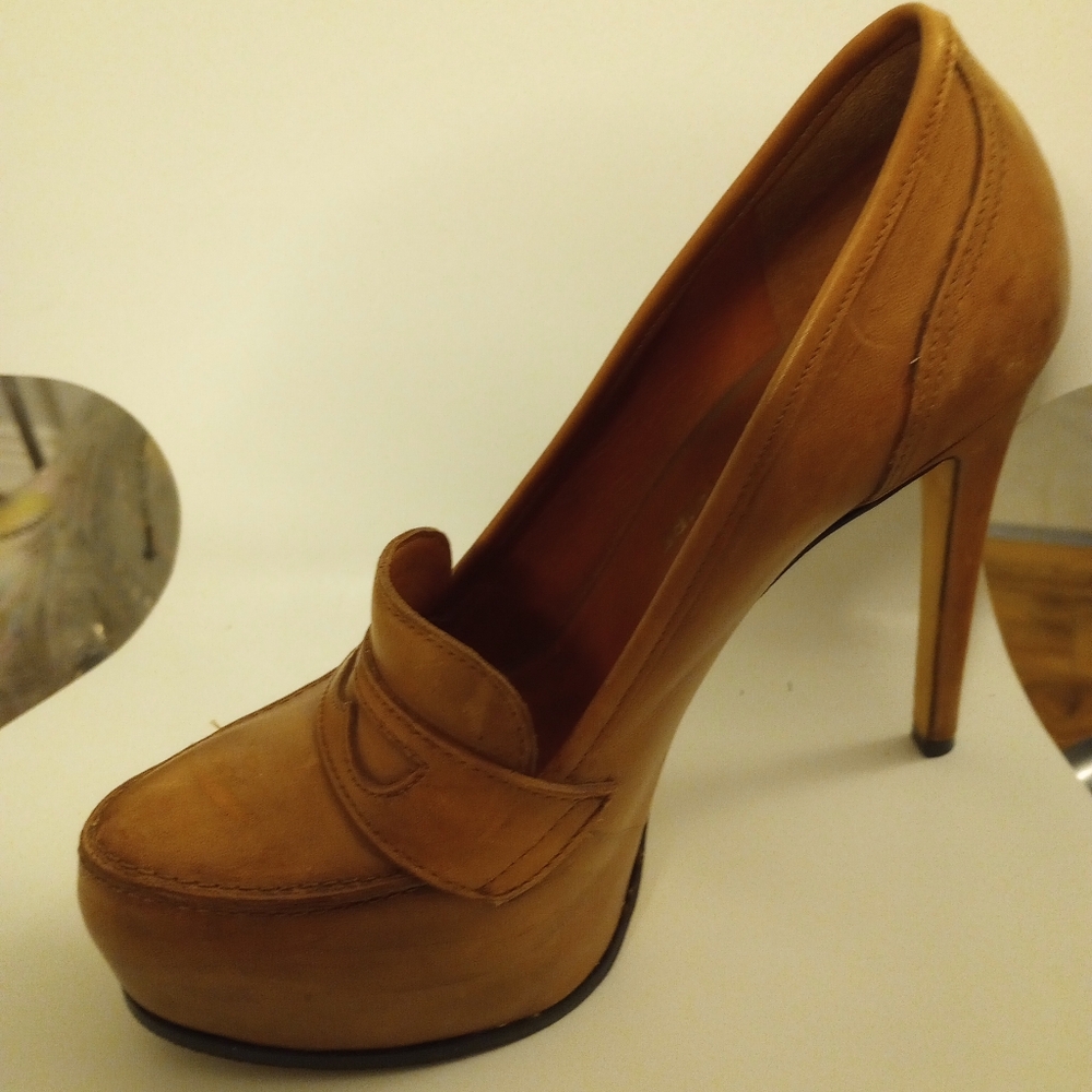 Pour La Victoire Tan High Heel Loafers
